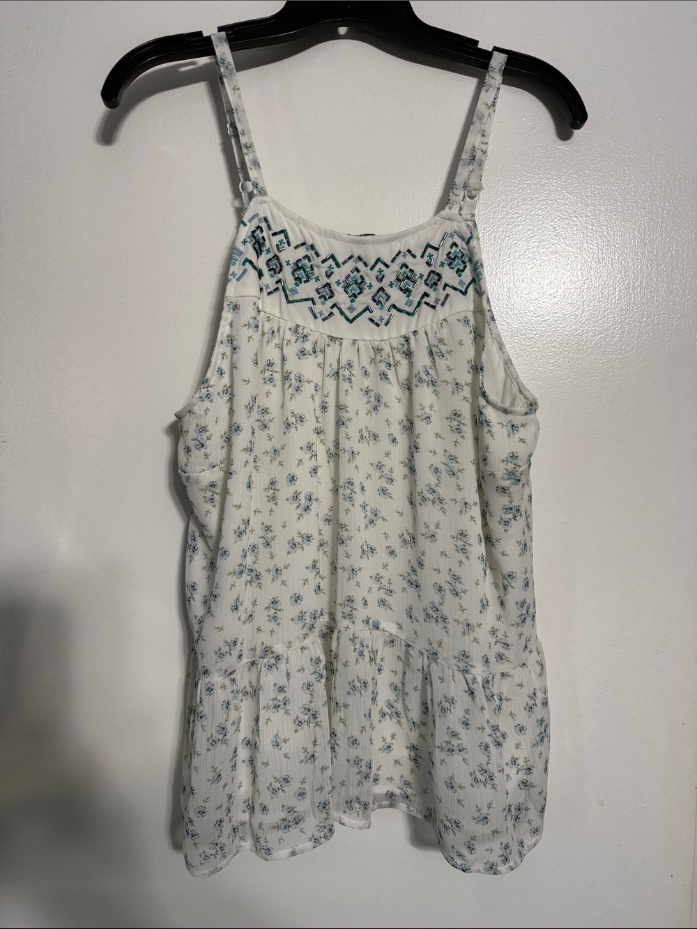 TORRID Floral Beaded Embroidered White with Blue Print Tank Blouse (00/M/L/10)